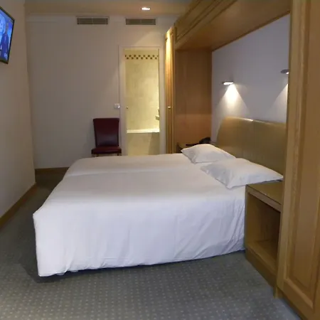 Du Vieux Marais Hotel 3*